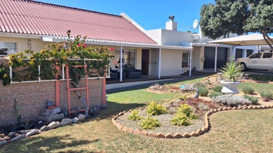 3 Bedroom Property for Sale in Stilbaai Wes Western Cape